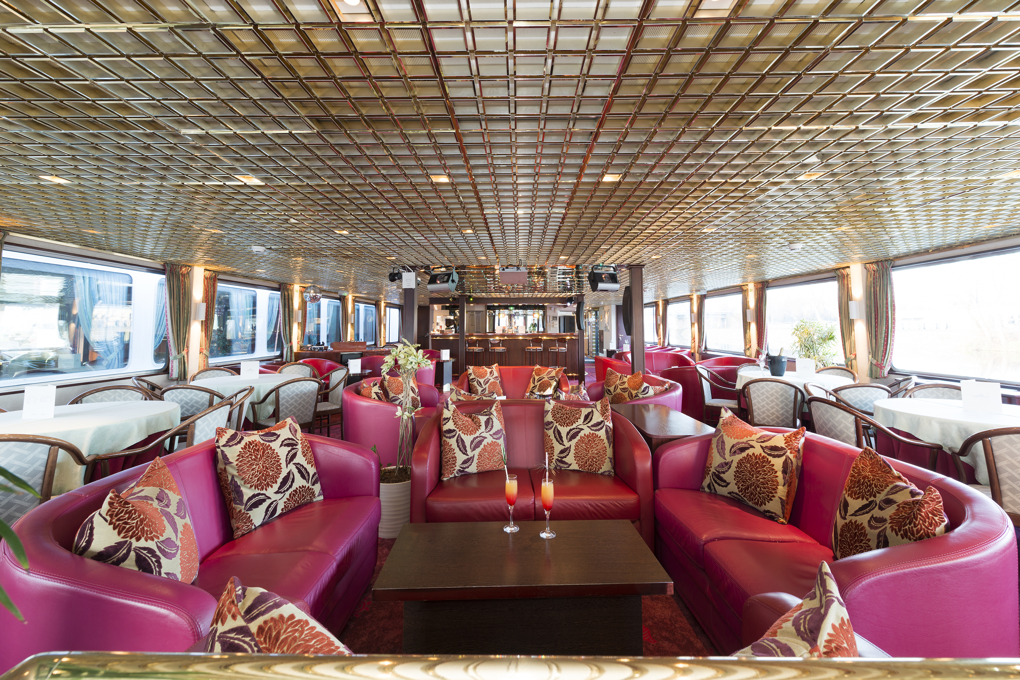 CroisiEurope MS Mona Lisa Lounge Bar 2.jpg